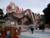 Universal celebrates Day of Giving as Grinchmas prep continues