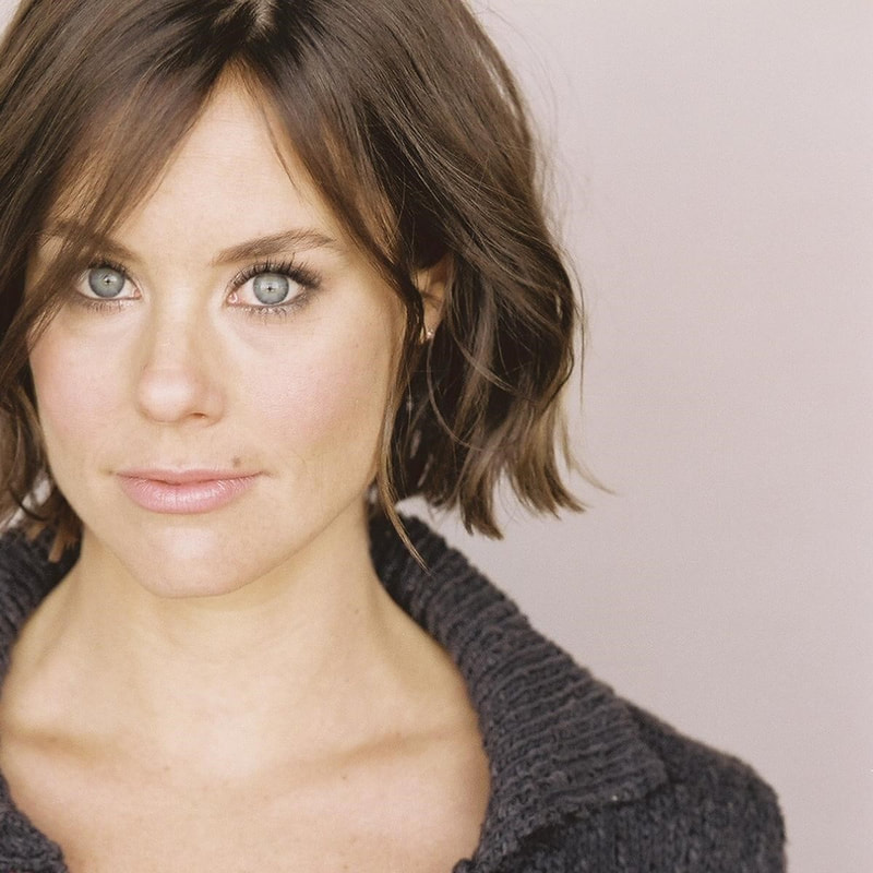 HALLMARK CHANNEL STARS ASHLEY WILLIAMS, BRENNAN ELLIOTT AND BARBARA NIVEN ARE HONORARY GUESTS AT LEGOLAND CALIFORNIA RESORT’S 21st ANNUAL TREE LIGHTING CEREMONY!