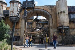 SPOILERS - First Review of Star Wars Galaxy's Edge at Disneyland - SPOILERS